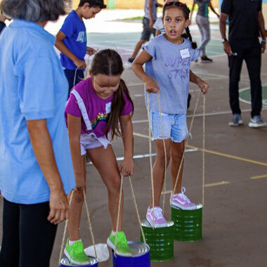 Hunga teca playing old school games bukidipret aruba