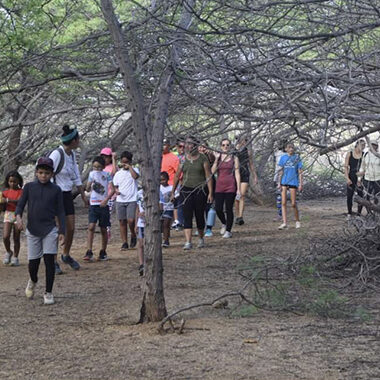 Kids hike the schak aruba buki di pret activity