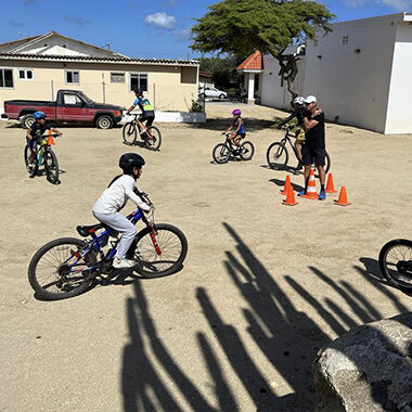 Tri-bike learn cycling with an MTB buki di pret aruba